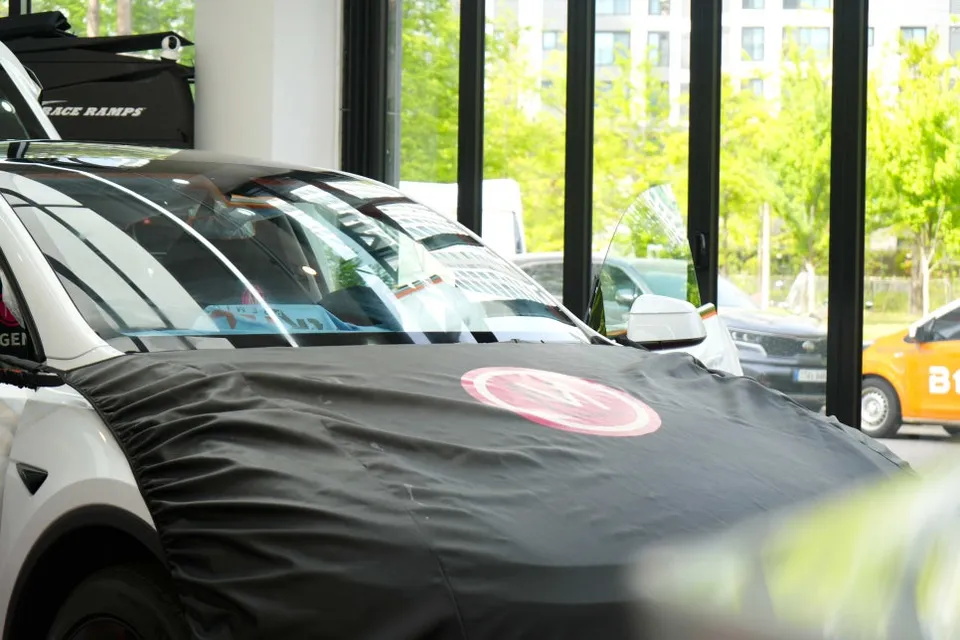Tesla Model Y window tinting - Tesla Model Y Window Tinting Review: Enhanced Comfort & Style photo 4