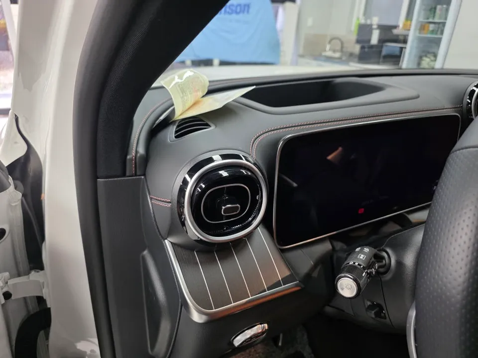 Mercedes-Benz GLC ambient lighting - Mercedes-Benz GLC Ambient Lighting Review — Enhanced Interior Moo photo 3