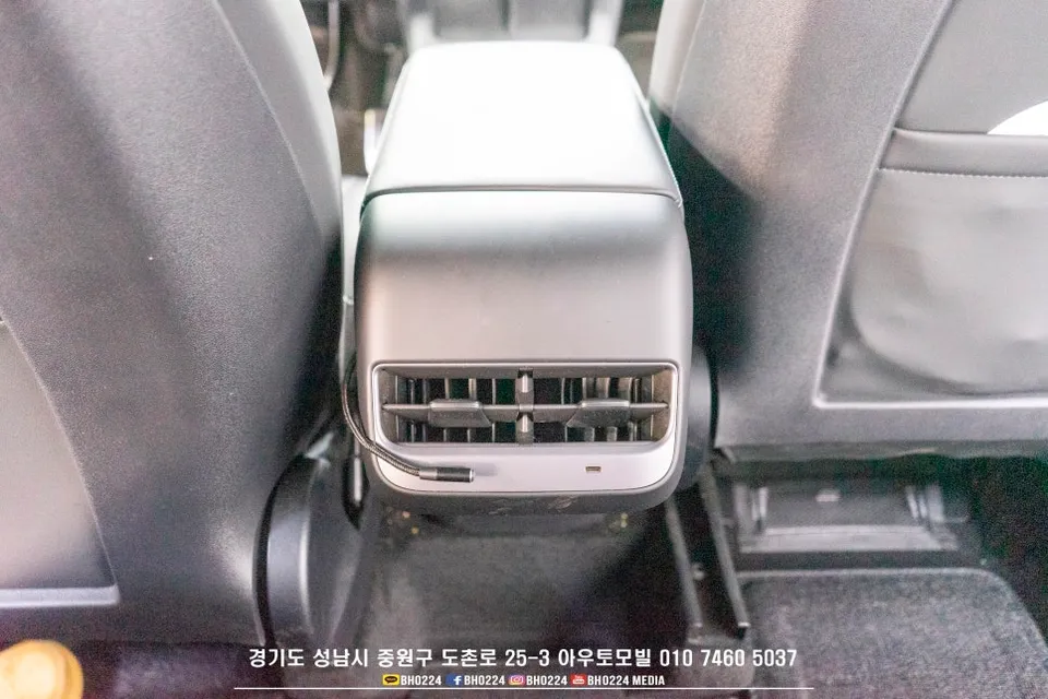 Tesla Model Y oem options - Tesla Model Y Rear Monitor Upgrade Review — Smart Interior photo 4