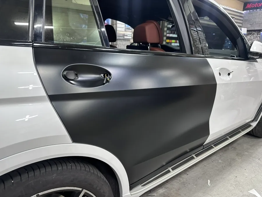 BMW X7のカーラッピング事例 施工写真 1-2