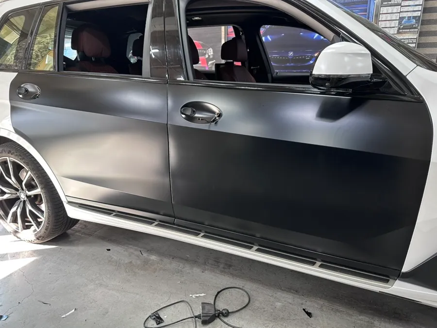 BMW X7のカーラッピング事例 施工写真 4-2