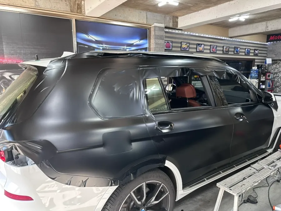 BMW X7のカーラッピング事例 施工写真 1-3