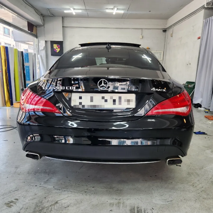 Mercedes-Benz CLAのカーラッピング事例｜高光沢ピンク 施工写真 2-1