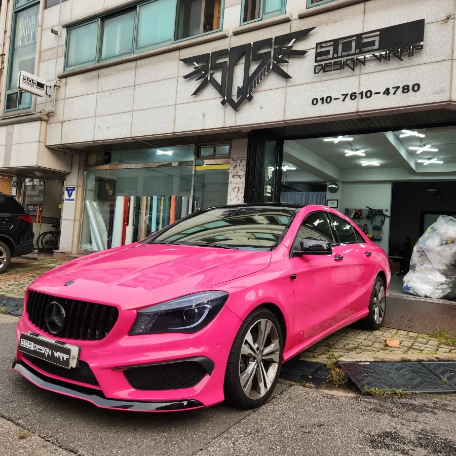Mercedes-Benz CLAのカーラッピング事例｜高光沢ピンク 施工写真 3-3