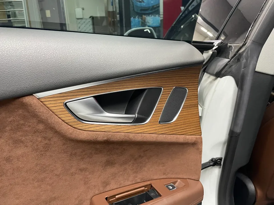 Audi A7のカーラッピング事例|費用目安・仕上がり 施工写真 2-1
