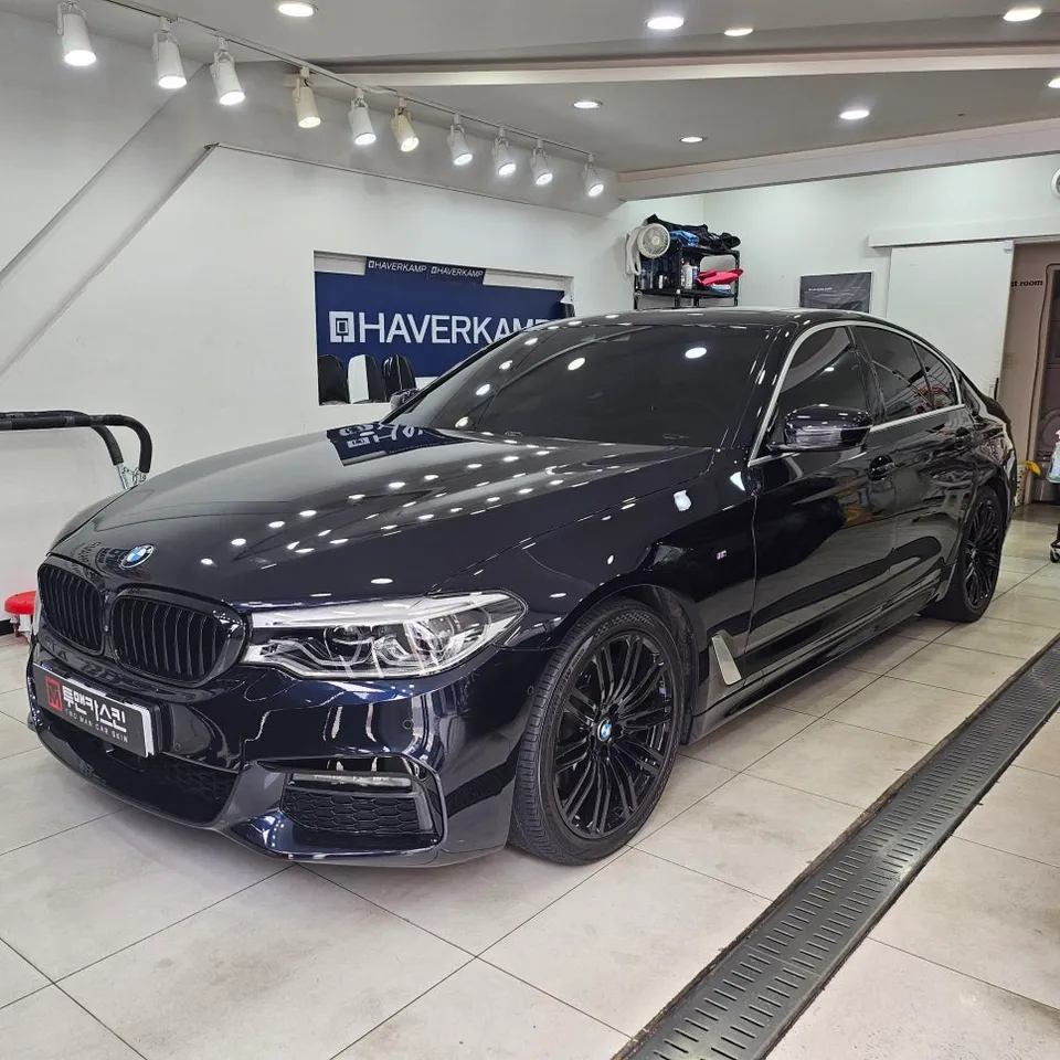 BMW 5 Series G30 カーラッピング事例:費用目安と仕上がり 施工写真 1-1