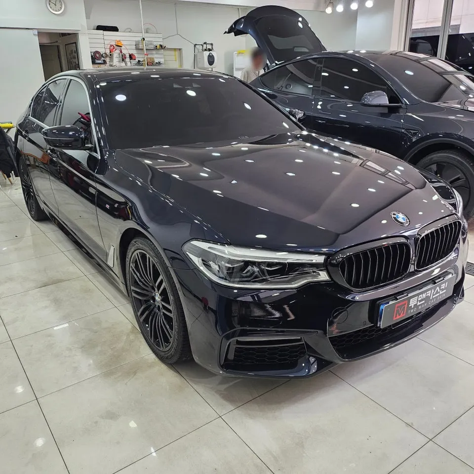 BMW 5 Series G30 カーラッピング事例:費用目安と仕上がり 施工写真 2-1
