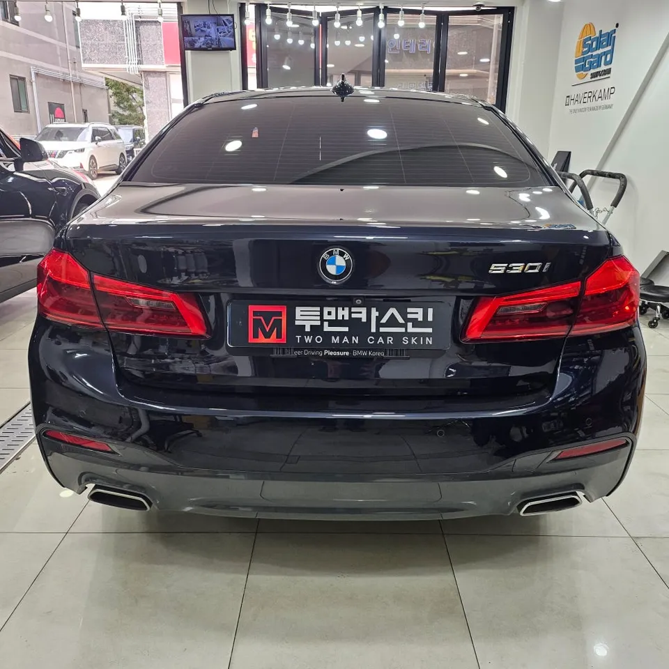 BMW 5 Series G30 カーラッピング事例:費用目安と仕上がり 施工写真 3-1