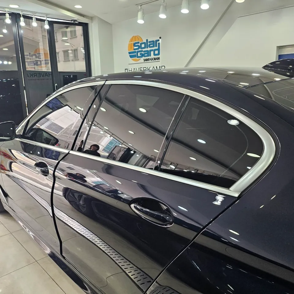 BMW 5 Series G30 カーラッピング事例:費用目安と仕上がり 施工写真 3-2