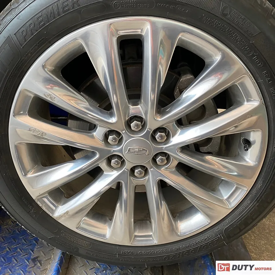 Cadillac XT5のホイールリペア・塗装事例 施工写真 2