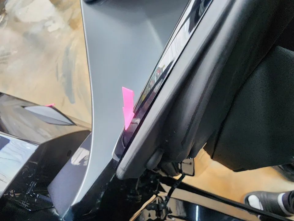 Tesla Model Yのガラスコーティング事例|費用目安・仕上がり 施工写真 2-1