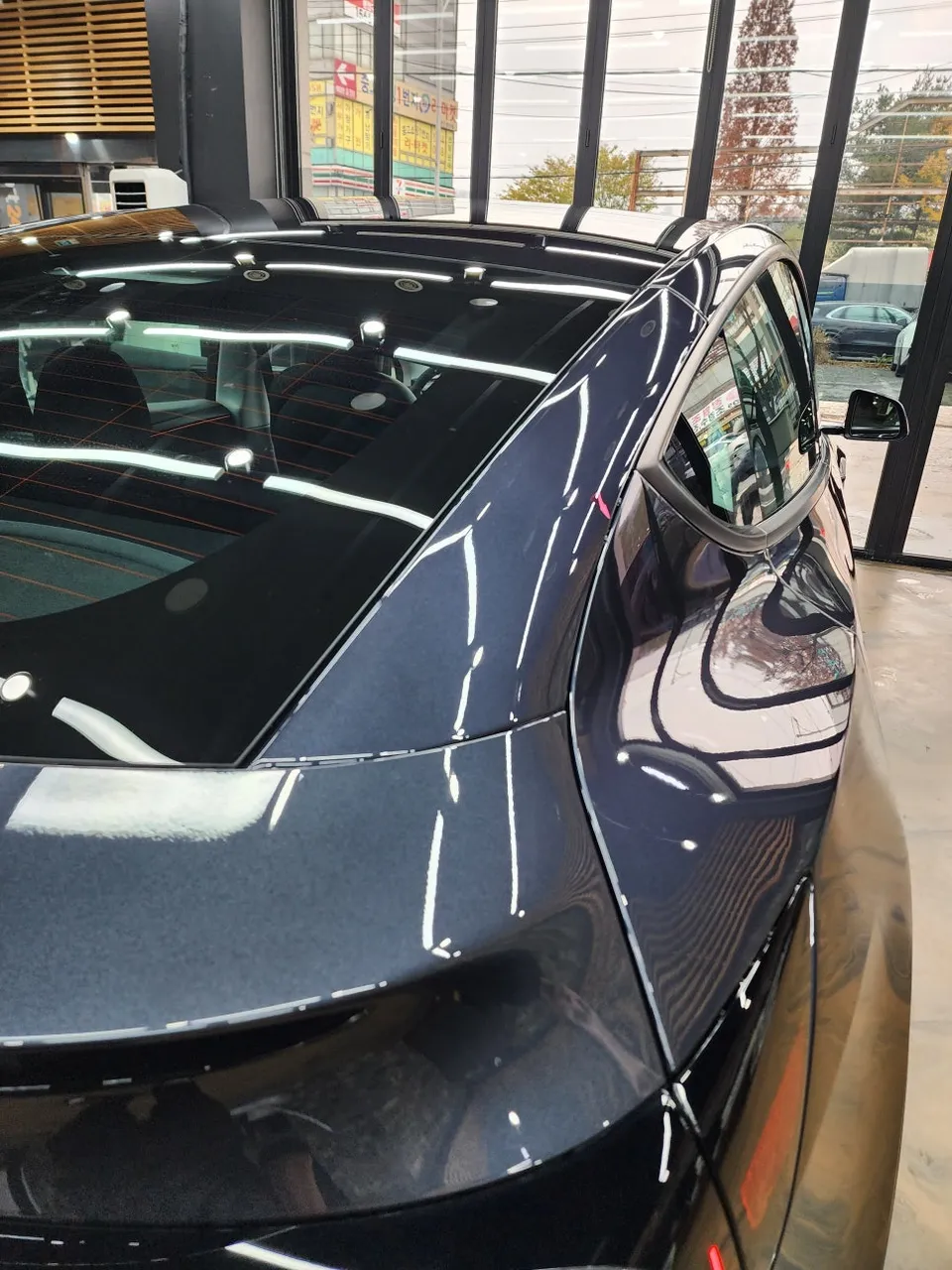 Tesla Model Yのガラスコーティング事例|費用目安・仕上がり 施工写真 2-2