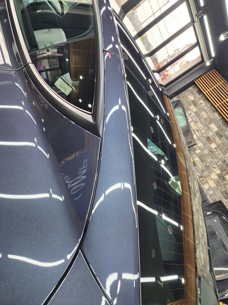 Tesla Model Yのガラスコーティング事例|費用目安・仕上がり 施工写真 3-2