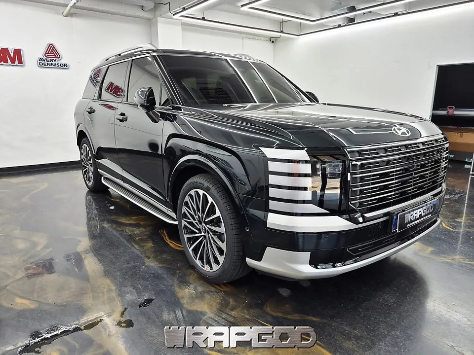 Hyundai Palisade LX3のカーラッピング事例:クローム除去で印象激変 施工写真 2-1