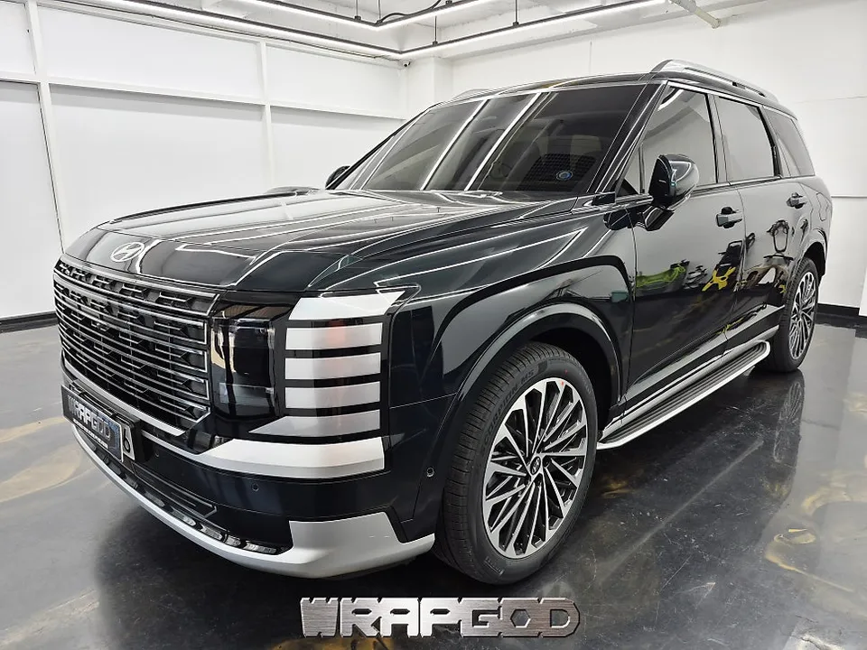 Hyundai Palisade LX3のカーラッピング事例:クローム除去で印象激変 施工写真 3-1