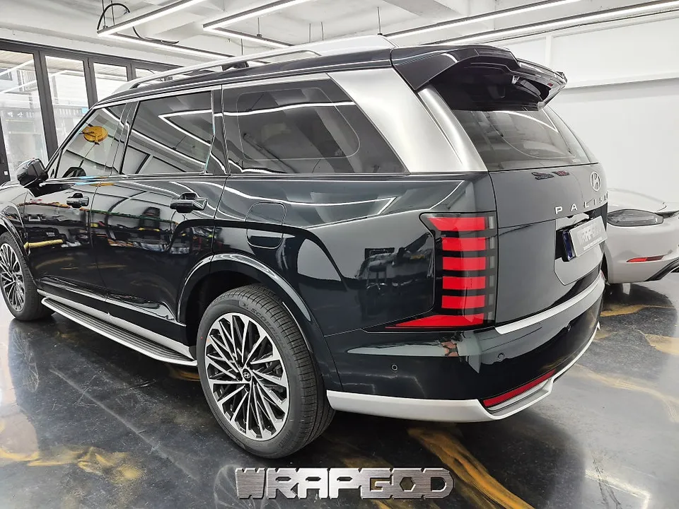 Hyundai Palisade LX3のカーラッピング事例:クローム除去で印象激変 施工写真 1-2
