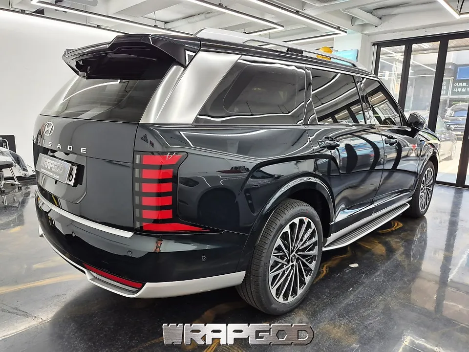 Hyundai Palisade LX3のカーラッピング事例:クローム除去で印象激変 施工写真 2-2
