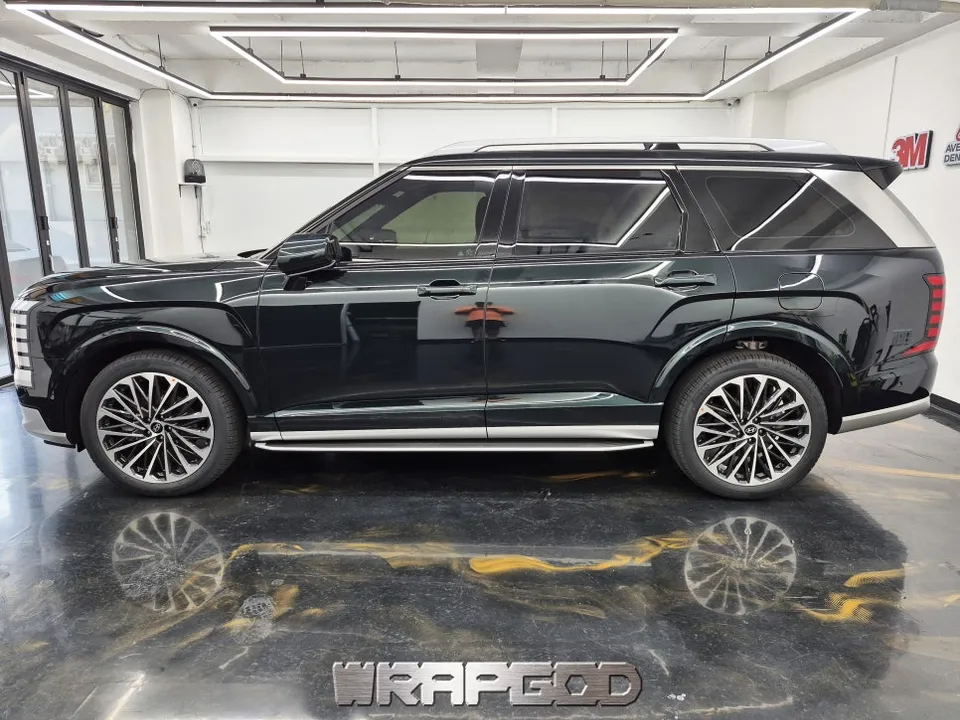 Hyundai Palisade LX3のカーラッピング事例:クローム除去で印象激変 施工写真 3-2