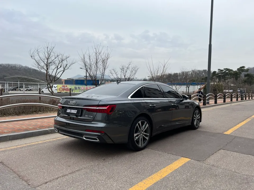 Audi A6のカーラッピング事例｜内装ドレスアップ 施工写真 2-1
