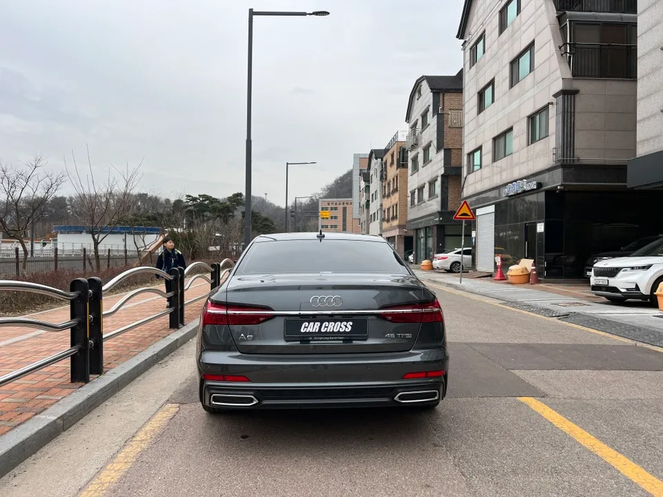 Audi A6のカーラッピング事例｜内装ドレスアップ 施工写真 3-1