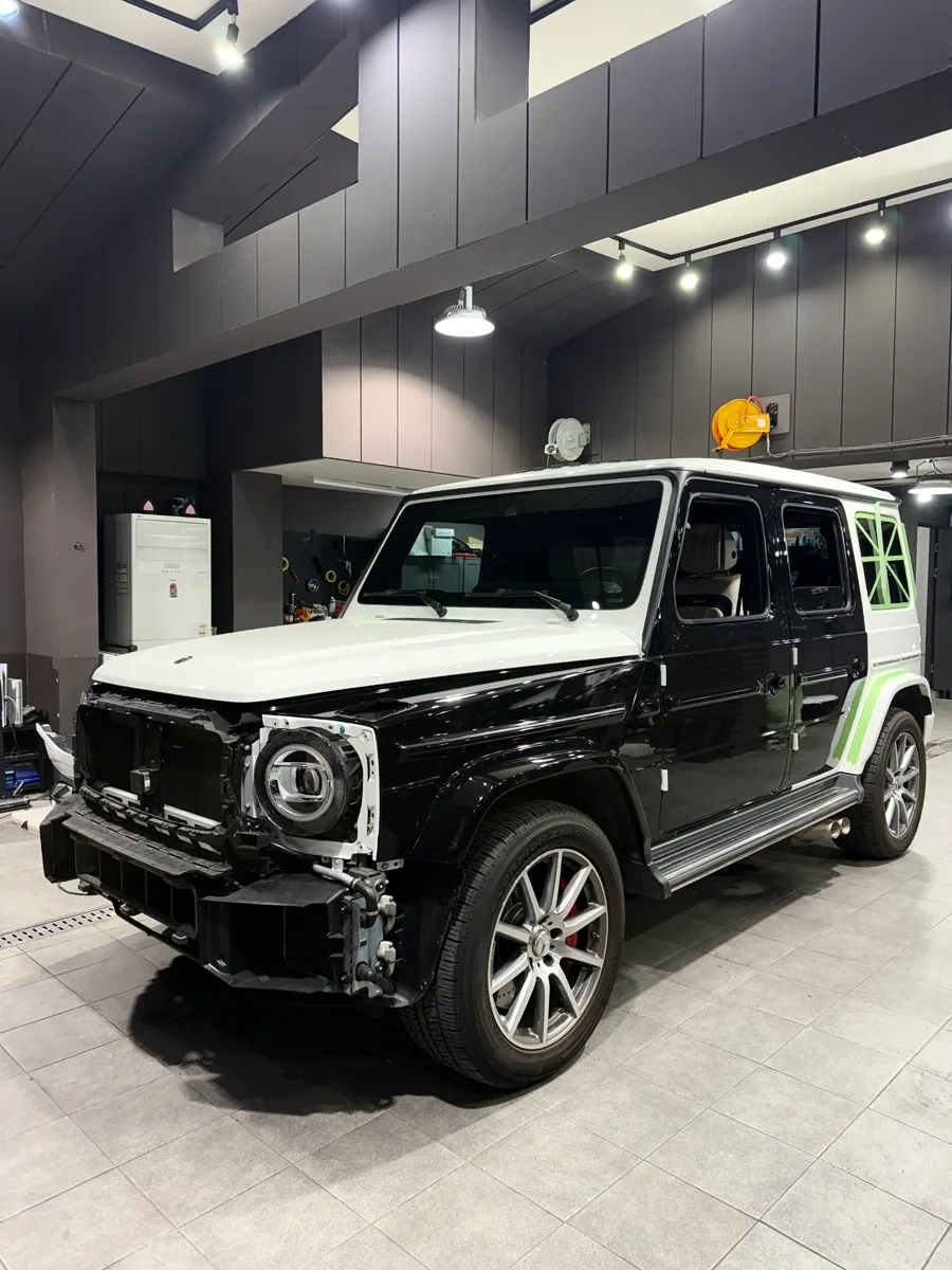 Mercedes-Benz G-Wagonのカーラッピング事例｜ブラックへの変貌 施工写真 2-2