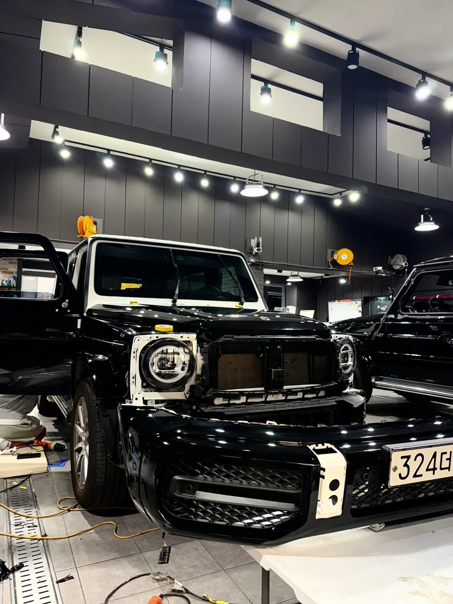 Mercedes-Benz G-Wagonのカーラッピング事例｜ブラックへの変貌 施工写真 1-3