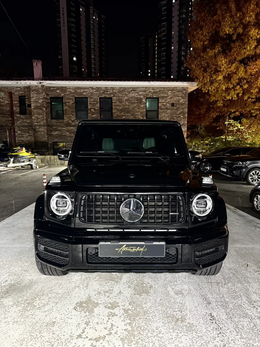 Mercedes-Benz G-Wagonのカーラッピング事例｜ブラックへの変貌 施工写真 3-3