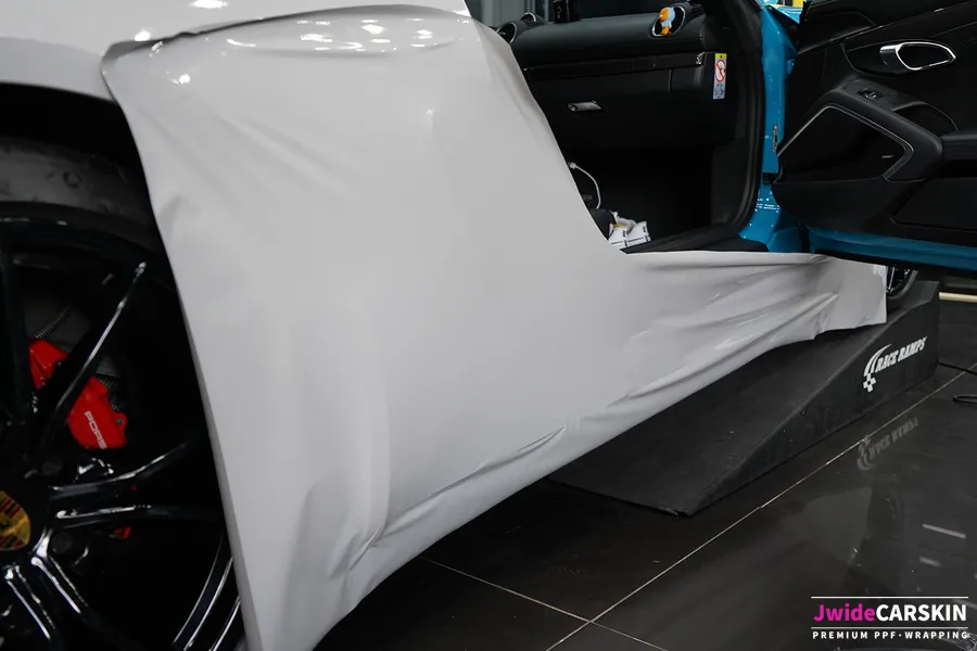 ポルシェ 718 ボクスター GTS カーラッピング事例｜費用目安・仕上がり 施工写真 2-3