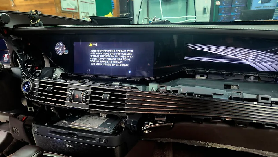 Lexus LS 500h ambient lighting - Lexus LS 500h Ambient Lighting Review — Enhanced Interior Ambianc photo 4