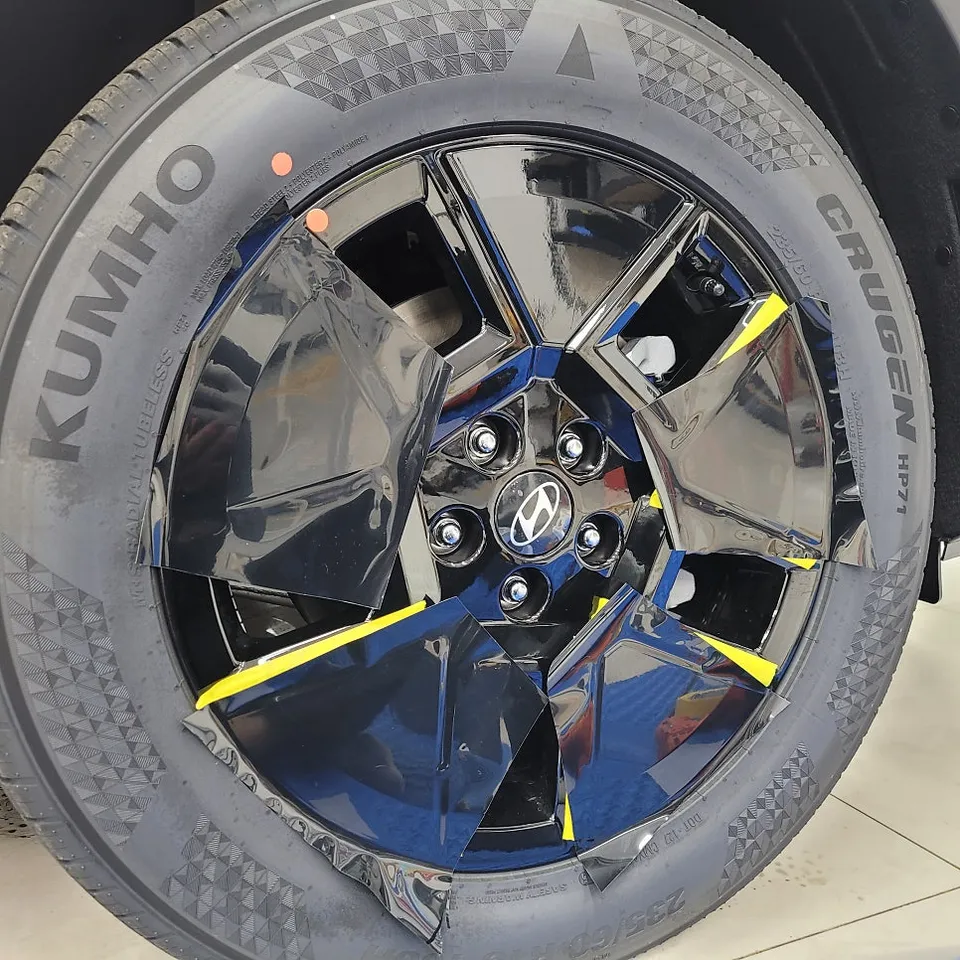 Hyundai Santa Feのカーラッピング事例 施工写真 2