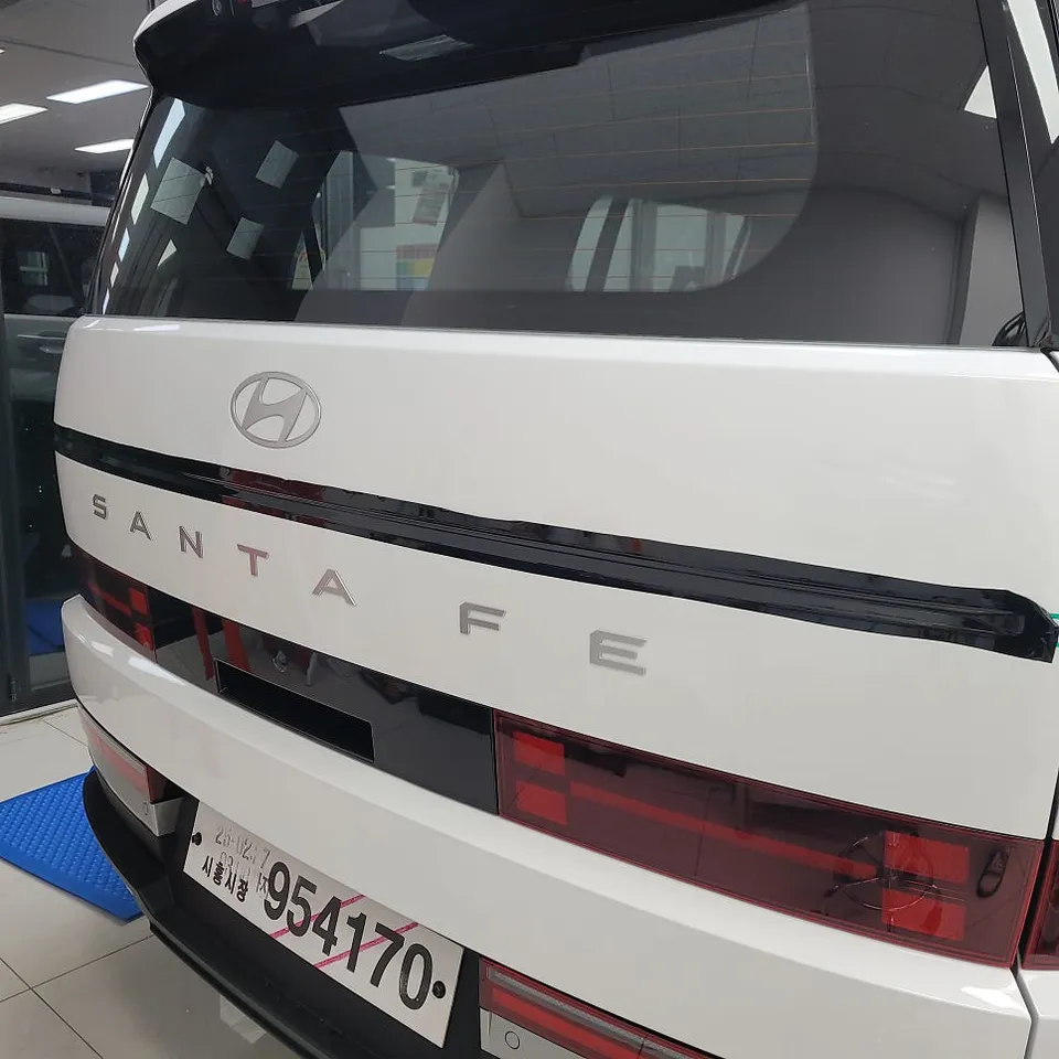 Hyundai Santa Feのカーラッピング事例 施工写真 5