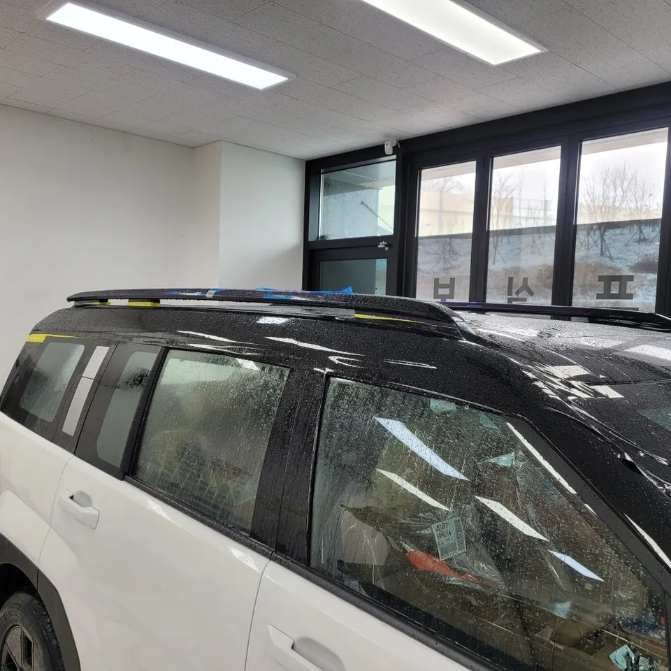 Hyundai Santa Feのカーラッピング事例｜費用目安・仕上がり 施工写真 4-2