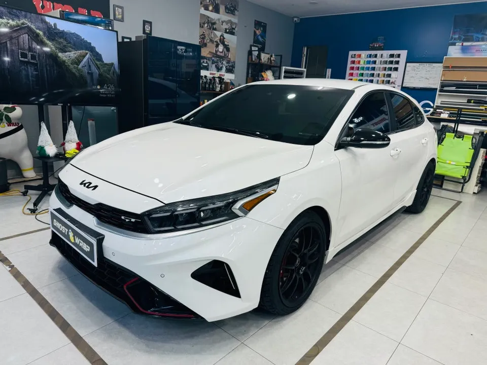 Kia K3 GTのカーラッピング事例｜クローム部分のブラック化 施工写真 2-1