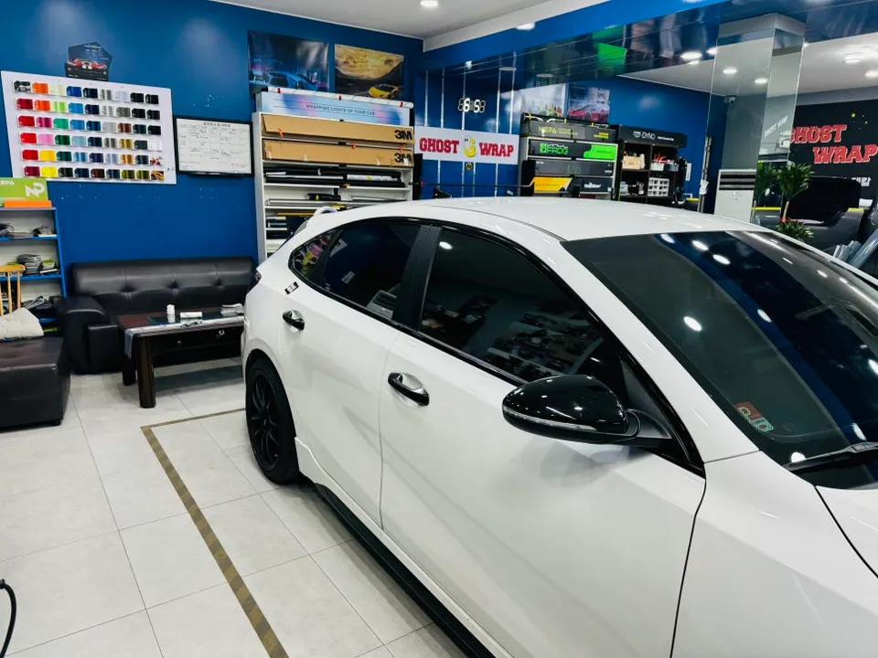 Kia K3 GTのカーラッピング事例｜クローム部分のブラック化 施工写真 1-3