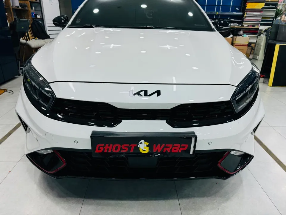Kia K3 GTのカーラッピング事例｜クローム部分のブラック化 施工写真 2-3