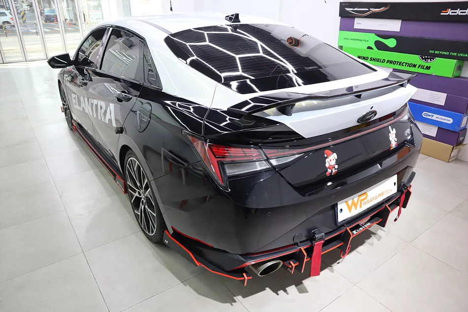 Hyundai Elantra Nのカーラッピング事例｜個性的な変身 施工写真 2-2