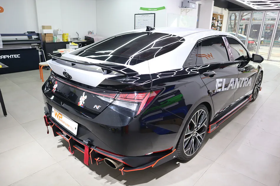 Hyundai Elantra Nのカーラッピング事例｜個性的な変身 施工写真 4-2