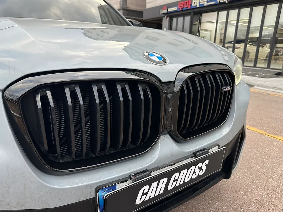 BMW X3のカーラッピング事例|グリル・室内カスタム 施工写真 2-2