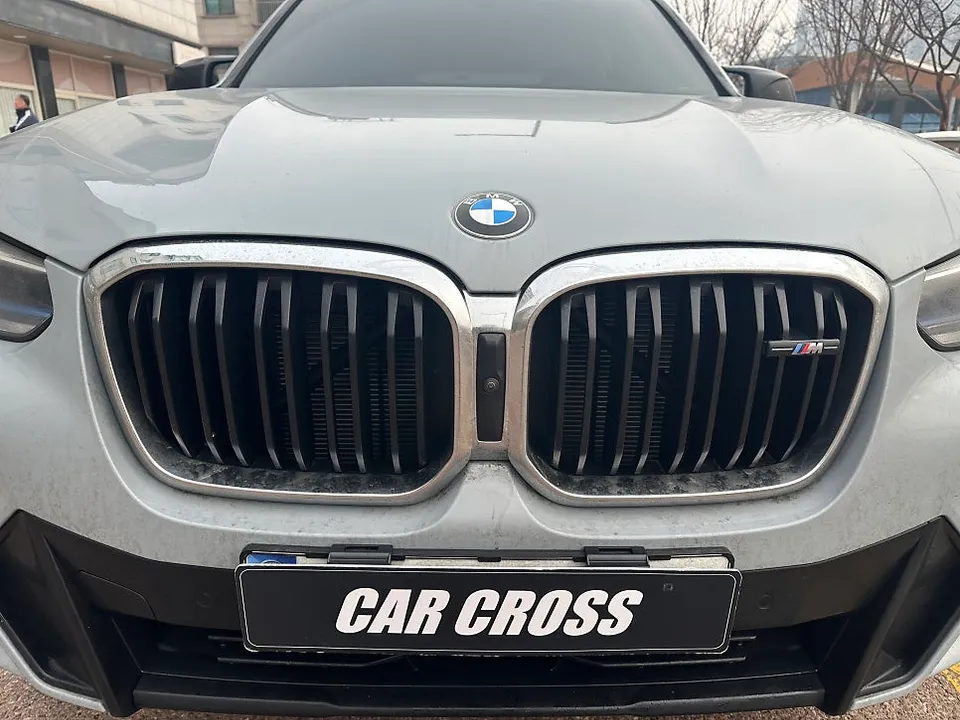 BMW X3のカーラッピング事例|グリル・室内カスタム 施工写真 2-3