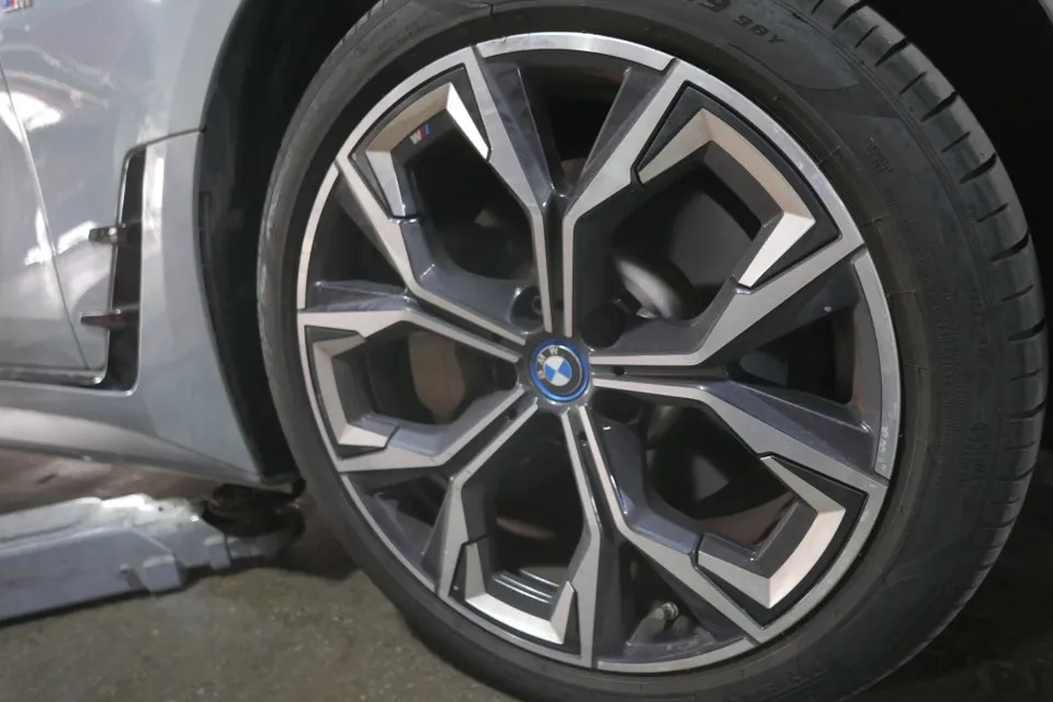 BMW i4 wheel repair - BMW i4 Wheel Repair & Painting Review — Cost & Results photo 3