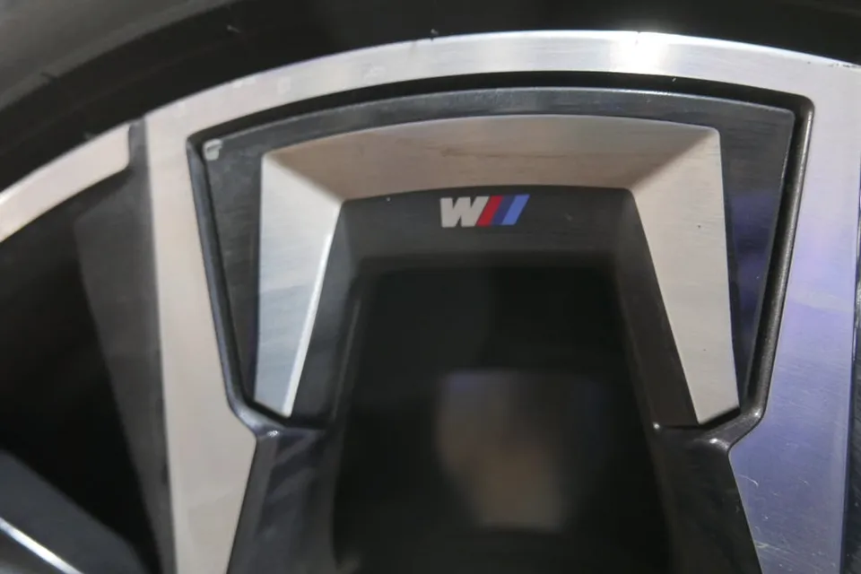 BMW i4のホイールリペア・塗装事例 施工写真 4-1