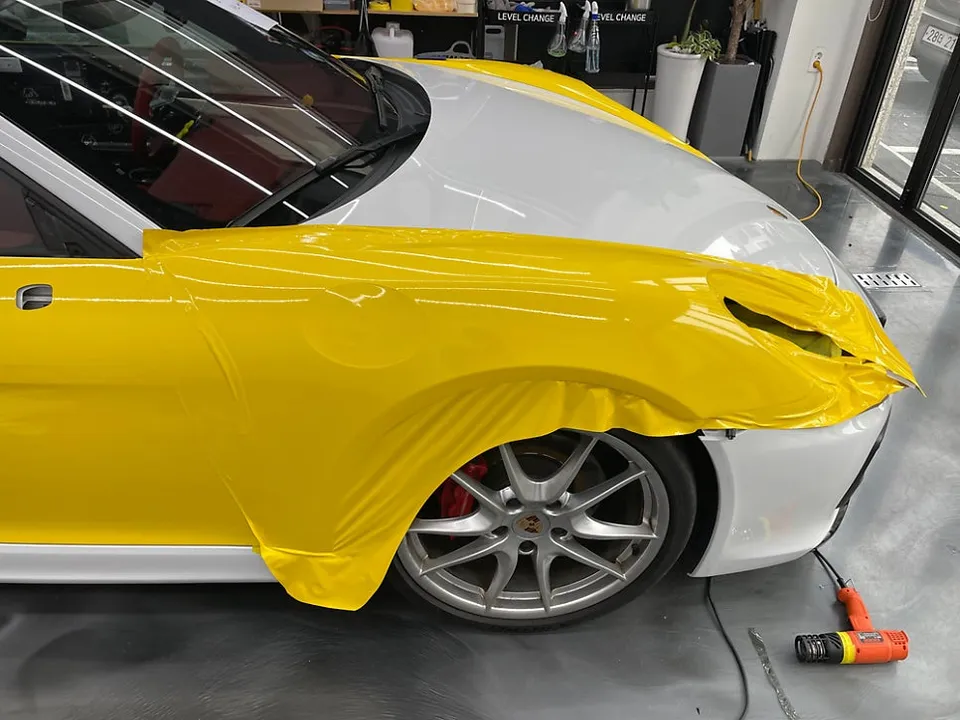 ポルシェ911のカーラッピング事例|費用目安・仕上がり 施工写真 3-2
