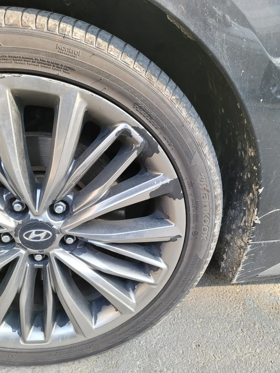 Hyundai Azeraのホイールリペア・塗装事例 施工写真 3