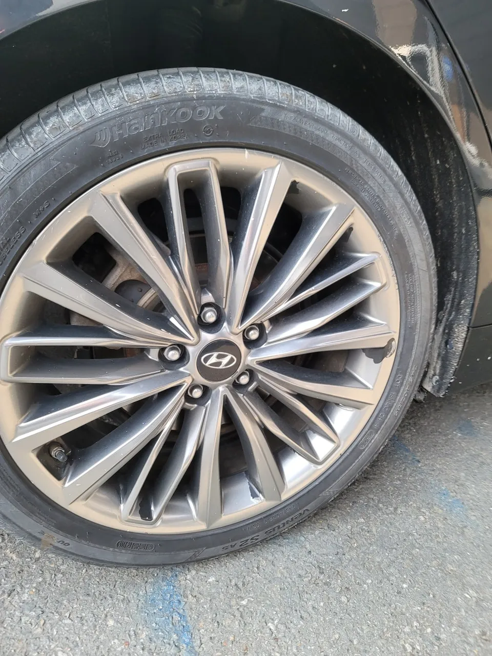 Hyundai Azeraのホイールリペア・塗装事例 施工写真 4