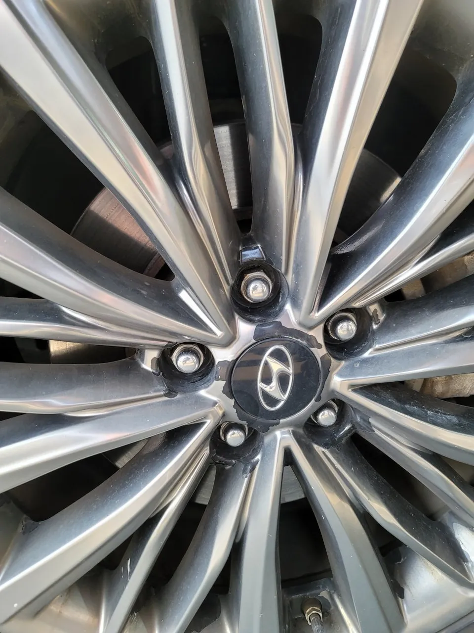 Hyundai Azeraのホイールリペア・塗装事例 施工写真 5