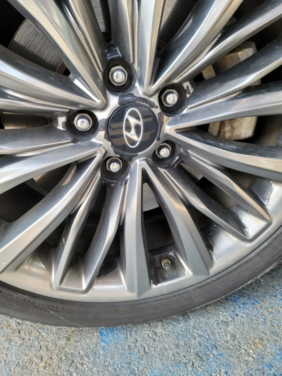 Hyundai Azeraのホイールリペア・塗装事例 施工写真 6