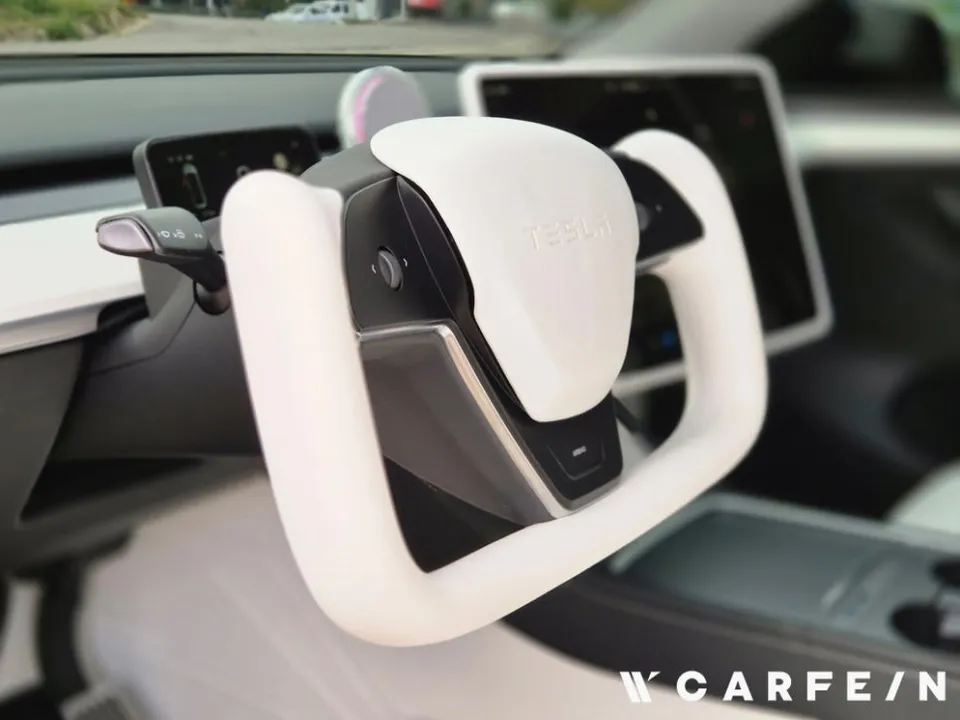 Tesla Model Y steering wheel - Tesla Model Y Steering Wheel Customization Review photo 5
