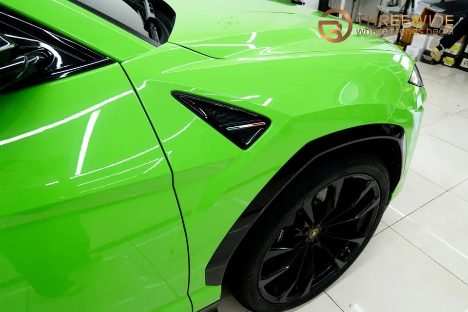 Lamborghini Urusのカーラッピング事例|費用目安・仕上がり 施工写真 2-1