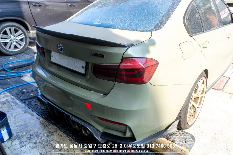 BMW M3のカーラッピング事例｜メットサテンブラックの費用と仕上がり 施工写真 3-1