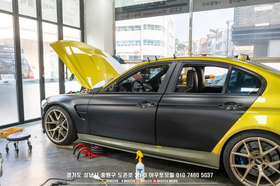 BMW M3のカーラッピング事例｜メットサテンブラックの費用と仕上がり 施工写真 3-2
